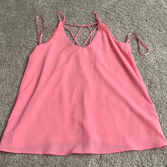 New tank top perfect with shorts and jeans - Picture 1 of 4